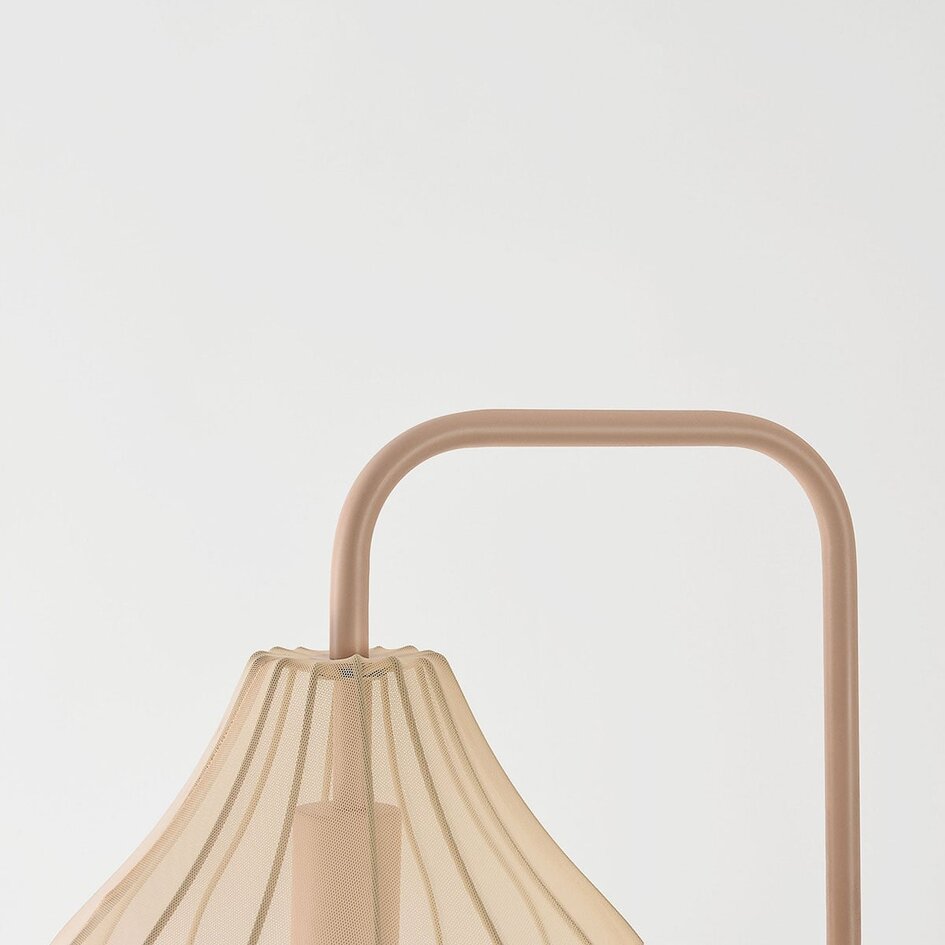Stehende Bogenlampe Siena aus Stoff in warmem Sandbeige