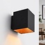 Moderne Wandlampe Fay in Schwarz mit goldener Innenseite