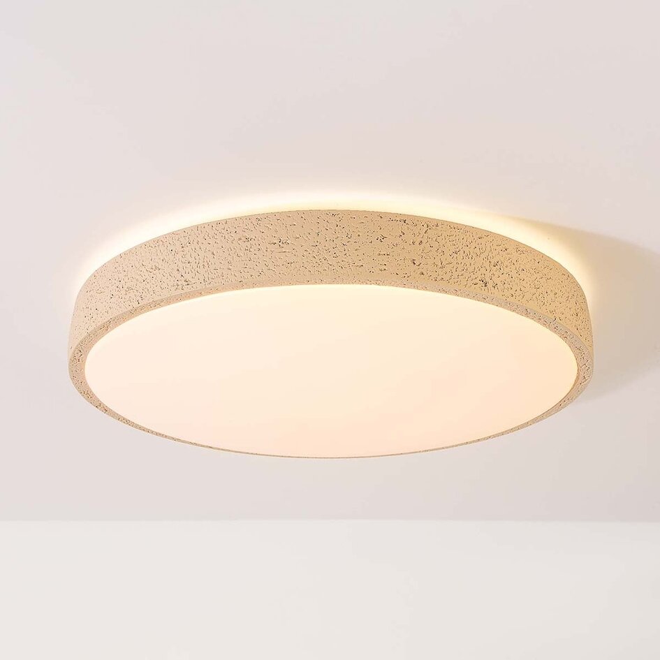 Moderne Deckenleuchte Arvid mit beigefarbenem Steineffekt, 3-stufig dimmbar Ø40 cm