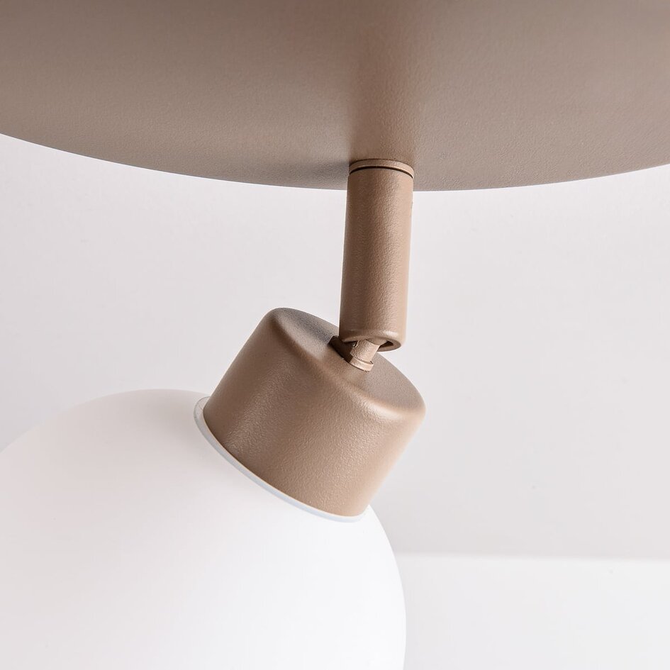 Deckenleuchte Zano mit 3 drehbaren Lichtpunkten - Sandbeige mit milchweißem Glas