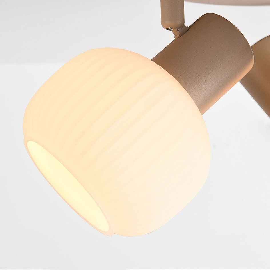 Deckenleuchte Natasja mit 3 drehbaren gerippten milchweißen Gläsern - Sandbeige