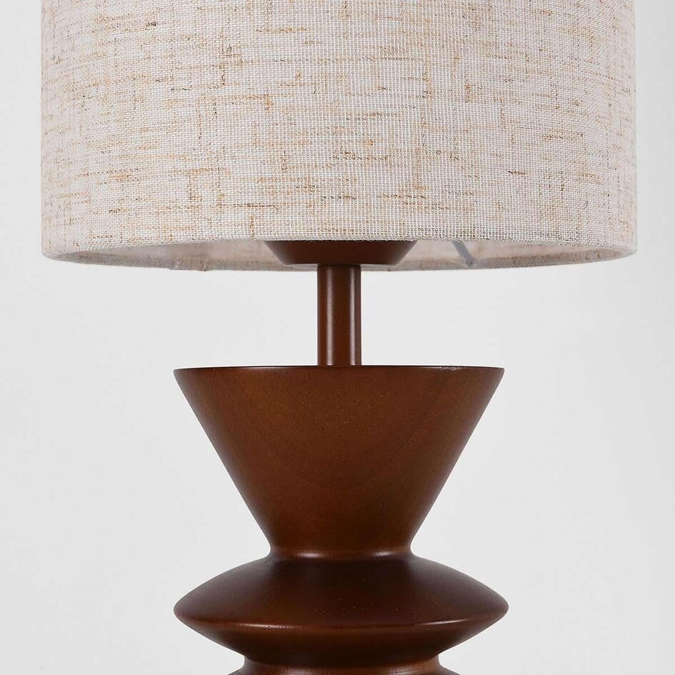 Tischlampe Fabiola mit Leinenschirm und Walnussoptik