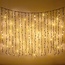 Lichtvorhang erweiterbar schwarz | ab 2 Meter | 300 LEDs | 2200K extra warmweiß mit Funkeln | Gummi