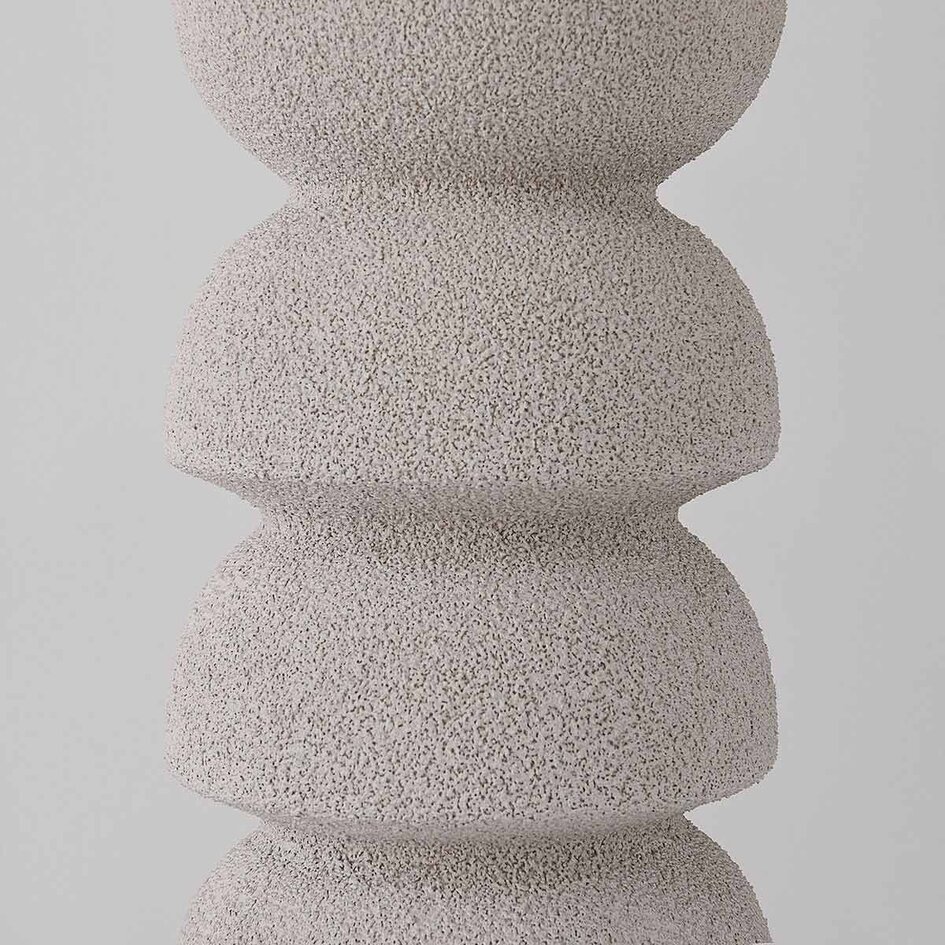Tischlampe Kiyra aus weißer Keramik mit Stoffschirm in Beige