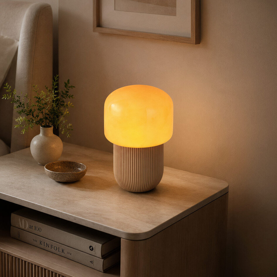Tischlampe Ledine mit Amberglas und geriffeltem Fuß in Taupe