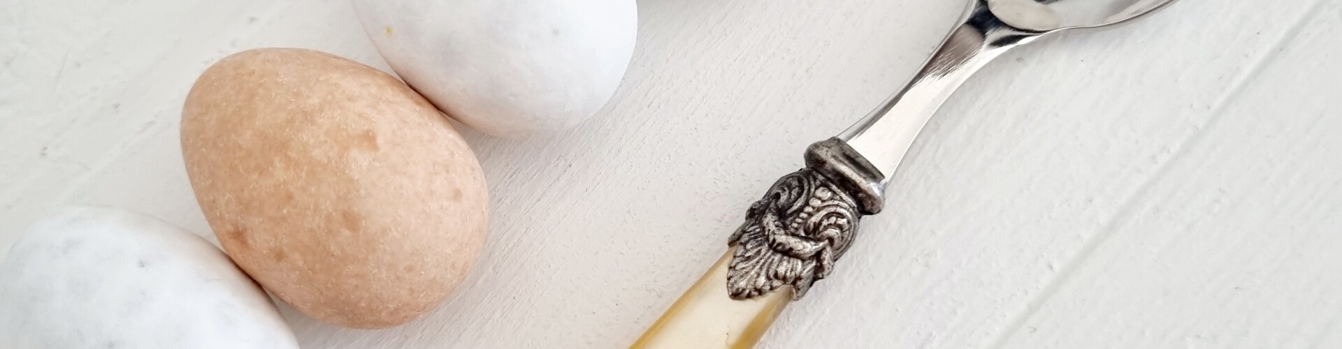 Teaspoons, coffee spoons and more: Colorful cutlery for Easter