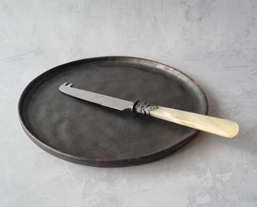 Cheese knife