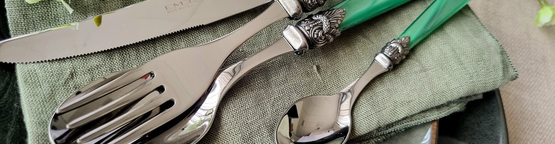 Cutlery with colored handle: Surprisingly beautiful all year round.