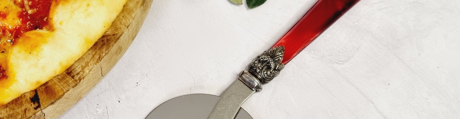 Cortador de pizza : Un utensilio de cocina elegante y eficiente. Ahora descuento atractivo!