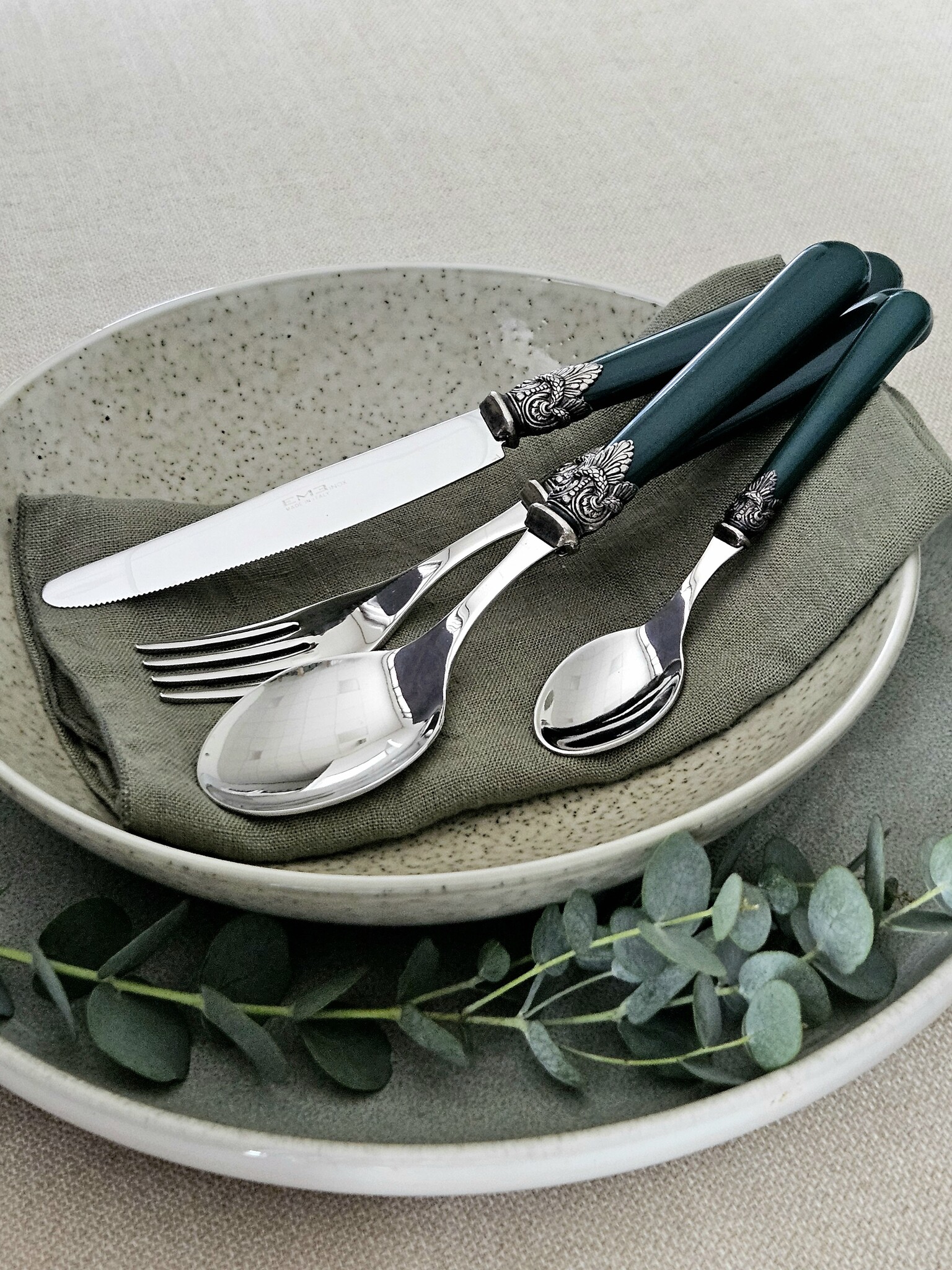 4-teiliges Tafelbesteckset, Grün (matt), ideal für das Abendessen