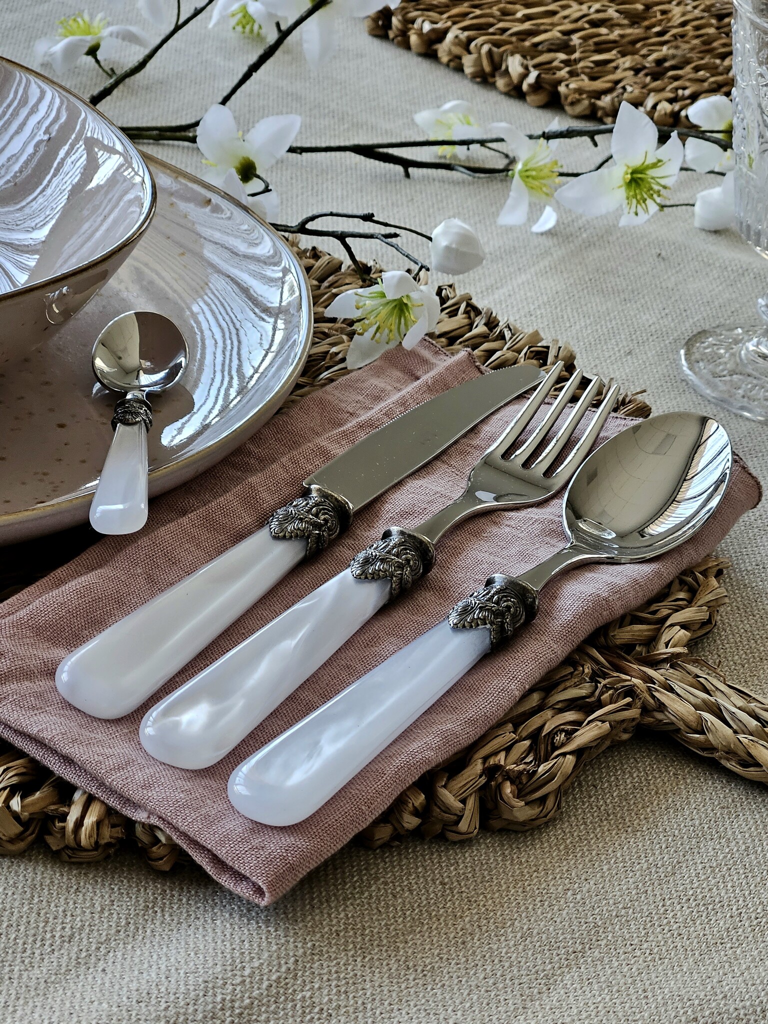 4-teiliges Tafelbesteckset, 1 Person, Weiß (perlmutt), ideal als Tafelbesteck zum Abendessen