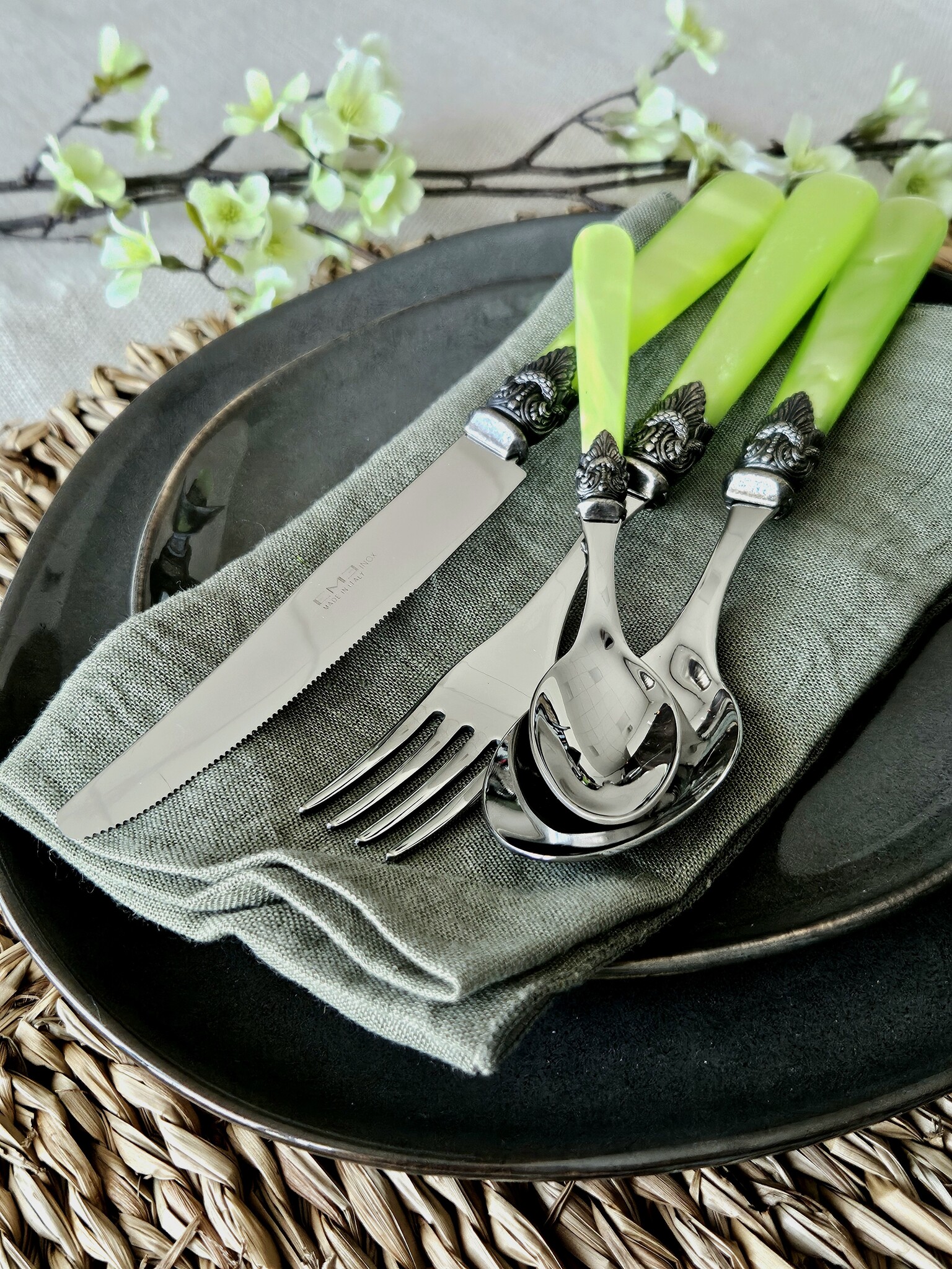 4-teiliges Tafelbesteckset, 1 Person, Hellgrün (perlmutt), ideal als Tafelbesteck zum Abendessen