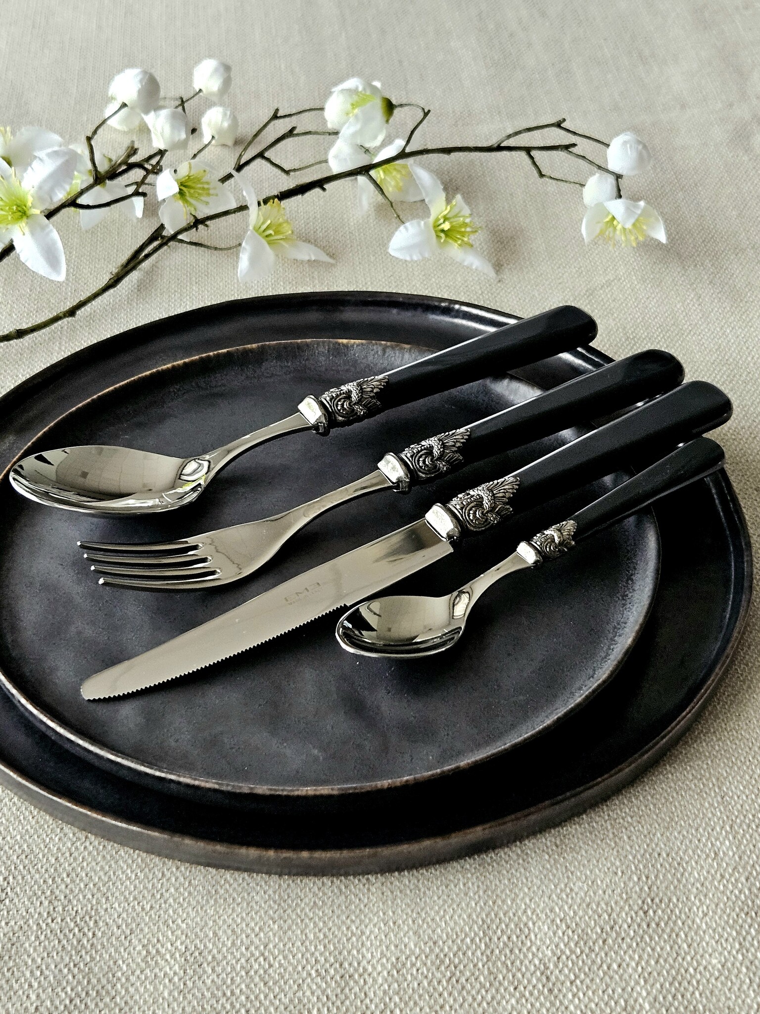 4-teiliges Tafelbesteckset, 1 Person, Schwarz (perlmutt), ideal als Tafelbesteck zum Abendessen
