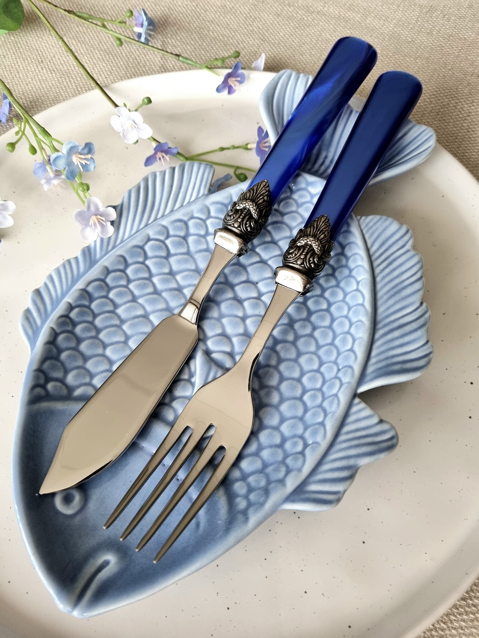 Ensemble de Couverts, Bleu (éclat nacré), pour le Poisson