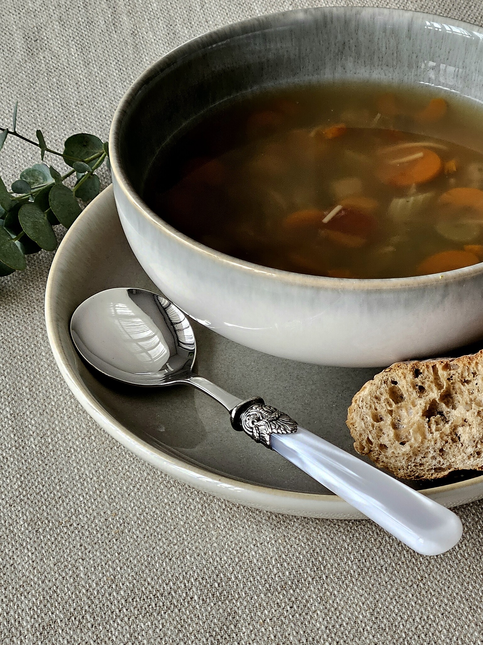 Spoon, White (mother-of-pearl sheen), for Soup