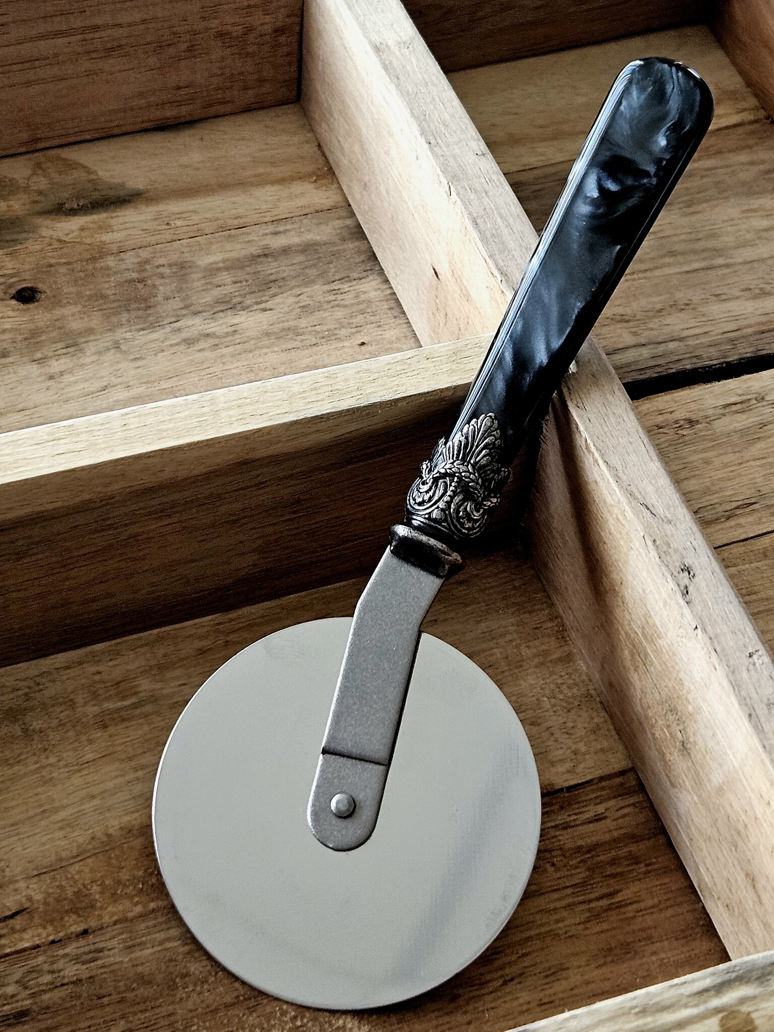 Pizzasnijder, met Zwart handvat (parelmoer)	, EME Napoleon