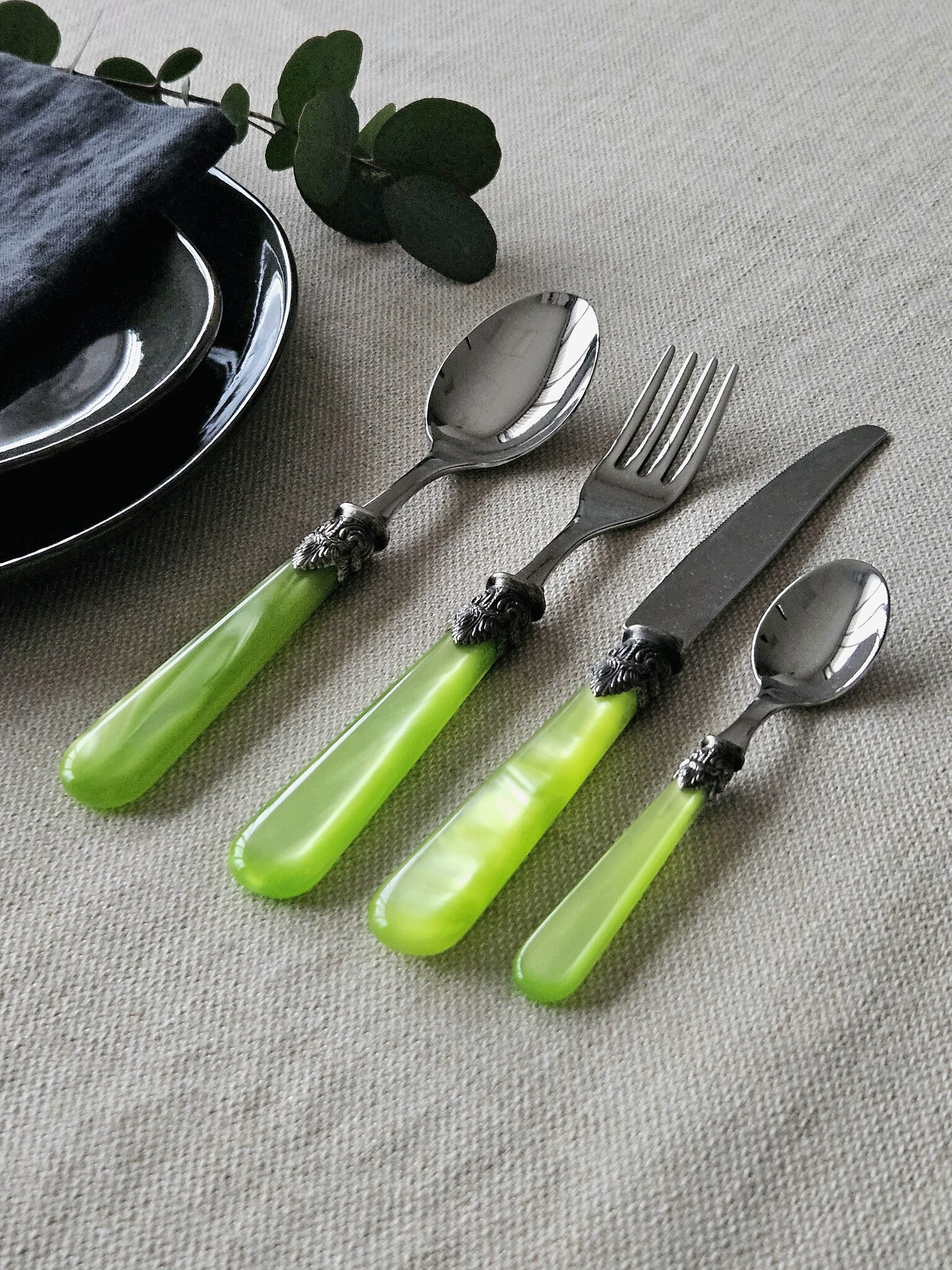 4-teiliges Tafelbesteckset, 1 Person, Hellgrün (perlmutt), ideal als Tafelbesteck zum Abendessen