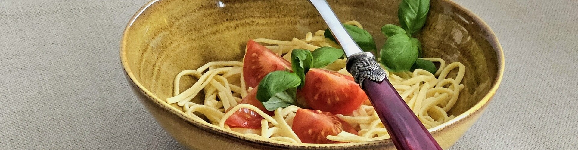 Ontdek de Perfecte Mix van Stijl, Kleur en Kwaliteit: De Spaghetti Lepel van EME Napoleon