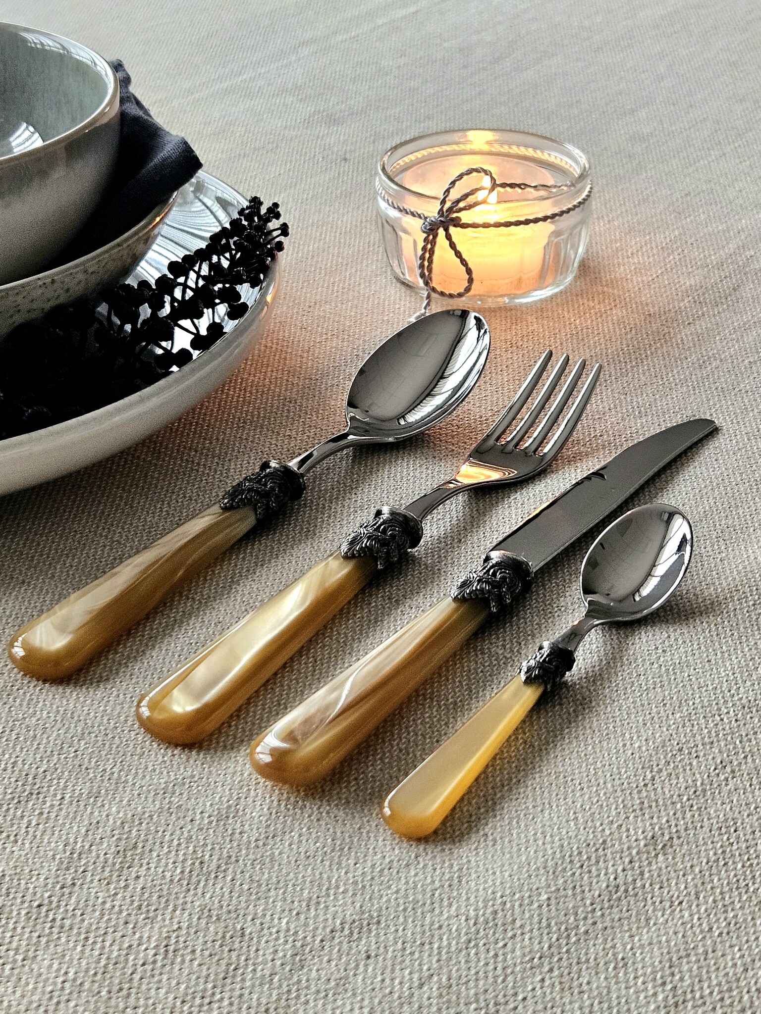 4-teiliges Tafelbesteckset, 1 Person, Honig (perlmutt), ideal als Tafelbesteck zum Abendessen