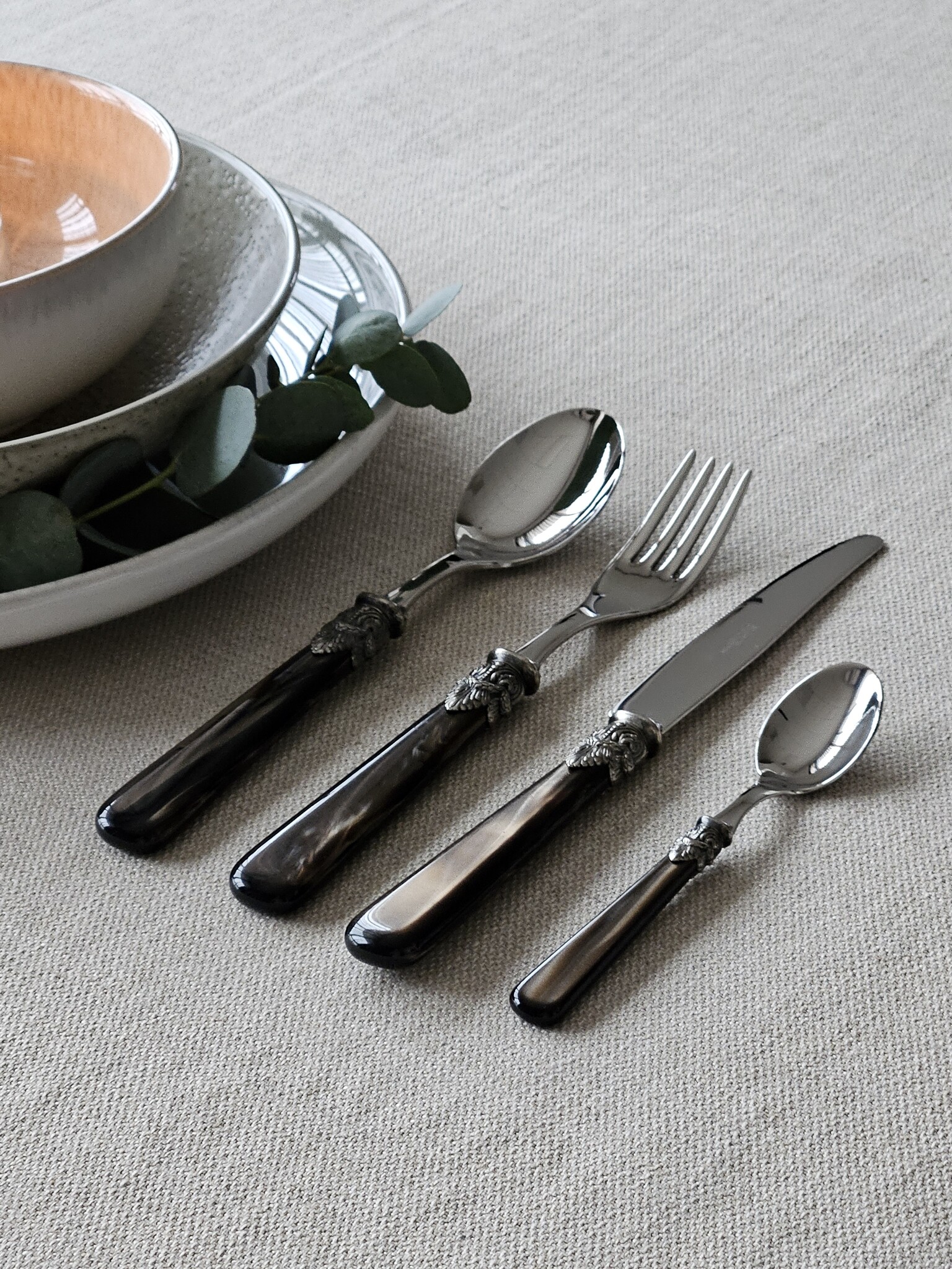 4-teiliges Tafelbesteckset, Braun (perlmutt), ideal als Tafelbesteck zum Abendessen