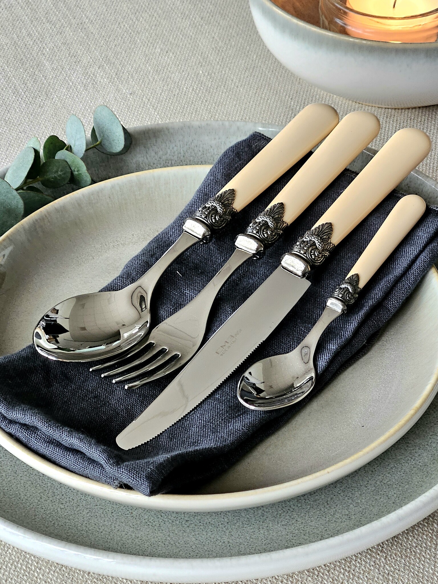 4-teiliges Tafelbesteckset, 1 Person, Elfenbein (matt), ideal als Tafelbesteck zum Abendessen