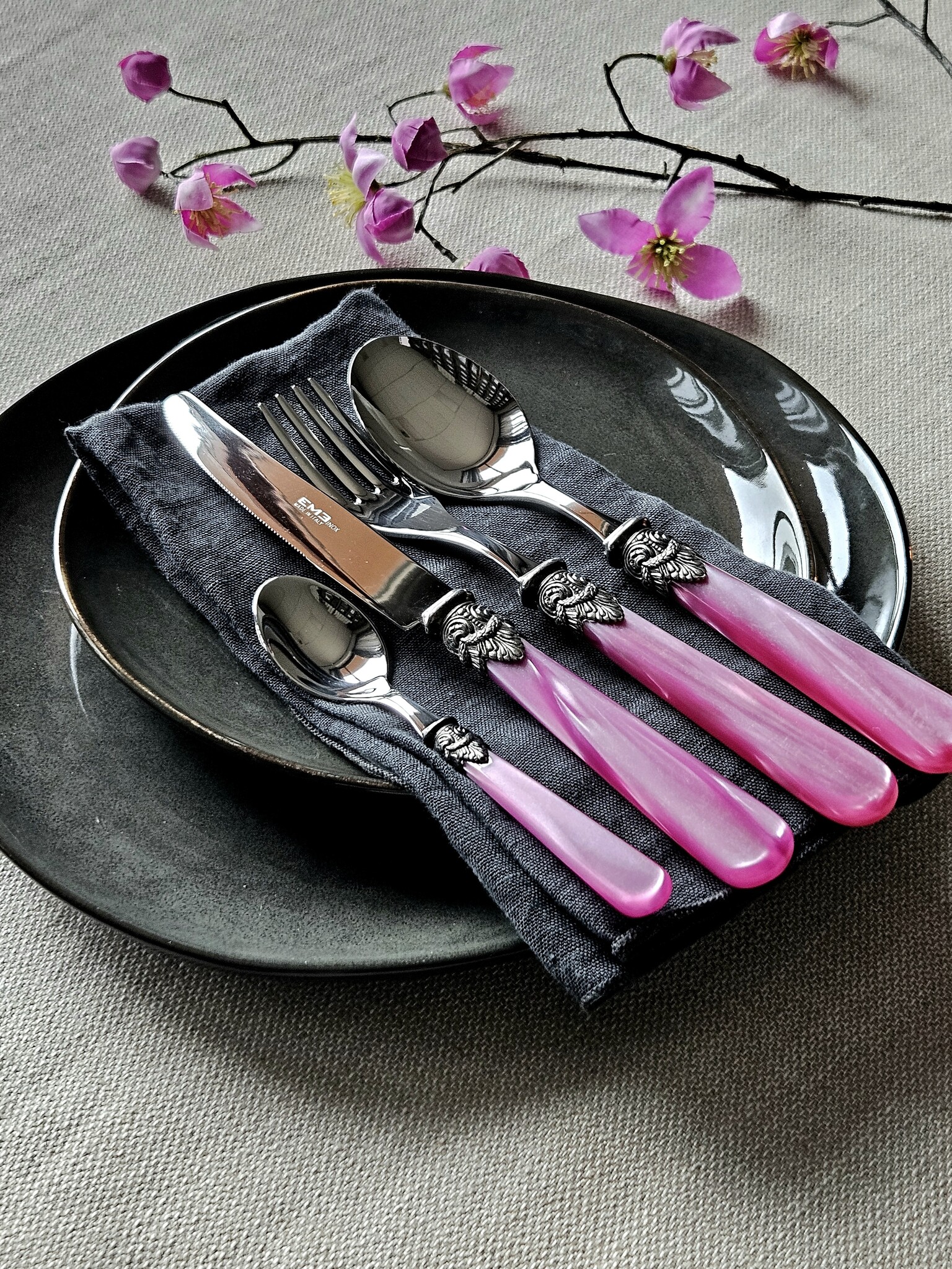 4-teiliges Tafelbesteckset, 1 Person, Fuchsia (perlmutt), ideal als Tafelbesteck zum Abendessen