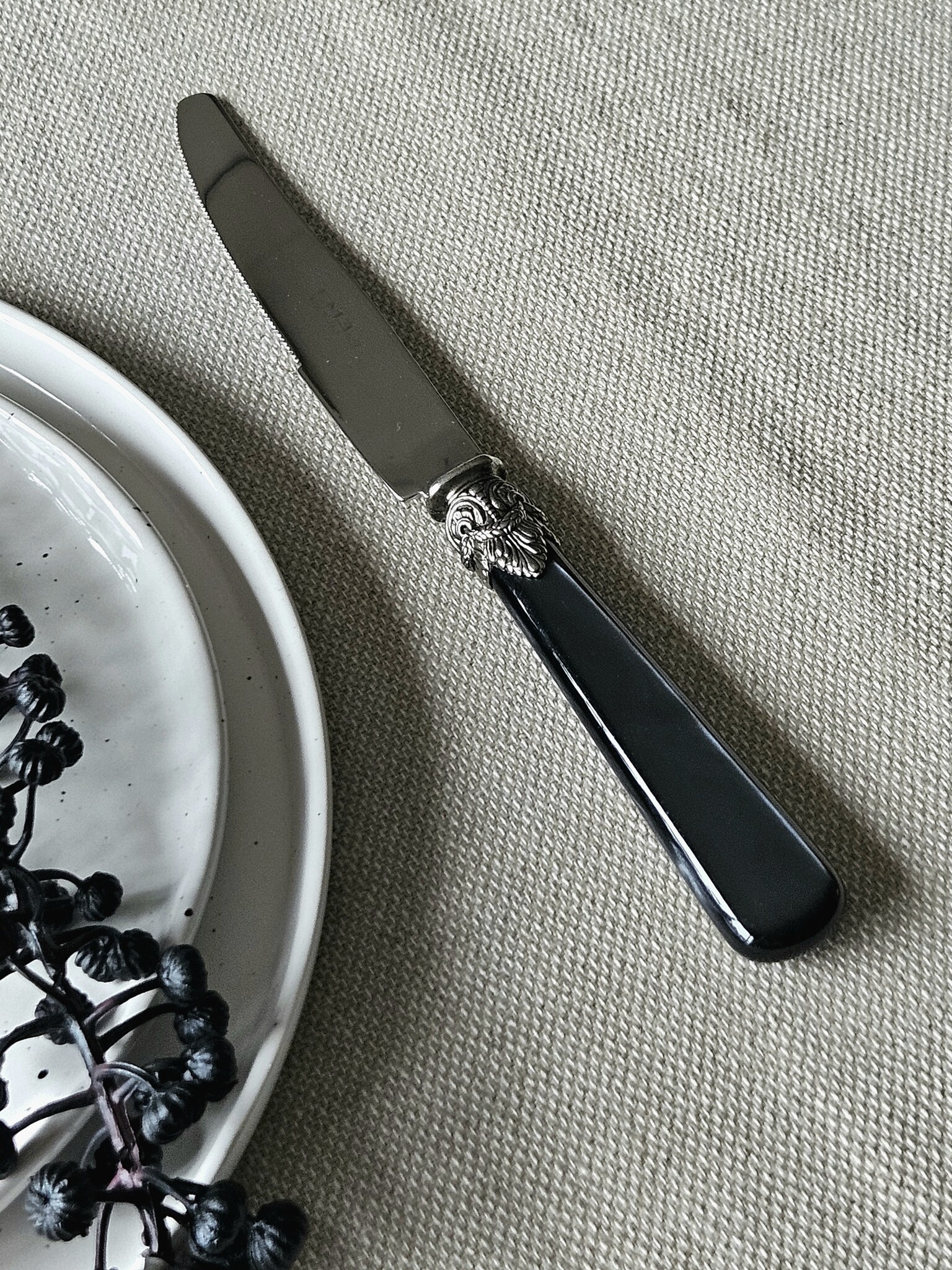 Knife, Black (mother-of-pearl sheen), Dinner