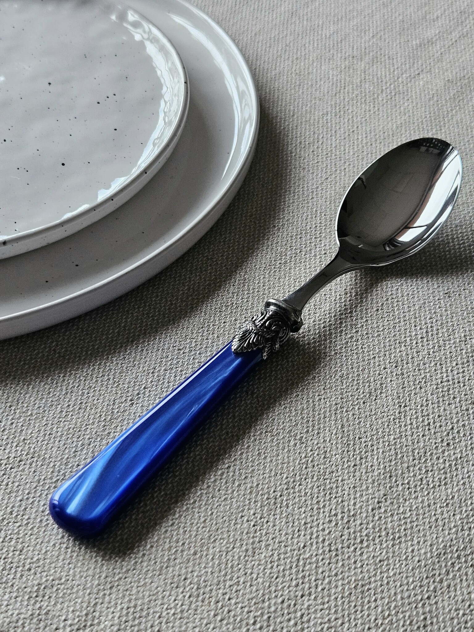 Cuchara, Azul (nácar), Cena