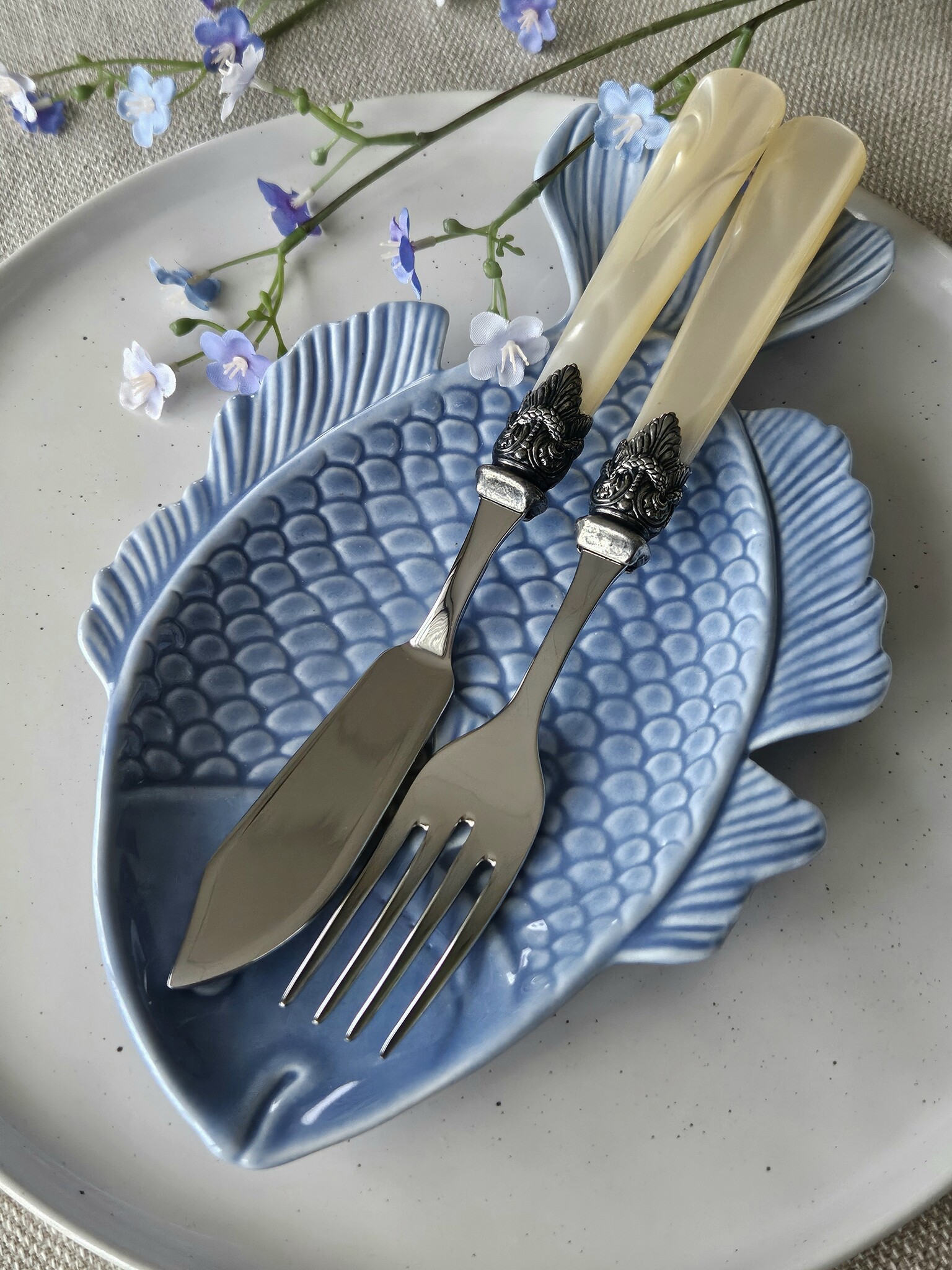 Ensemble de Couverts, Ivoire (nacré), pour le Poisson