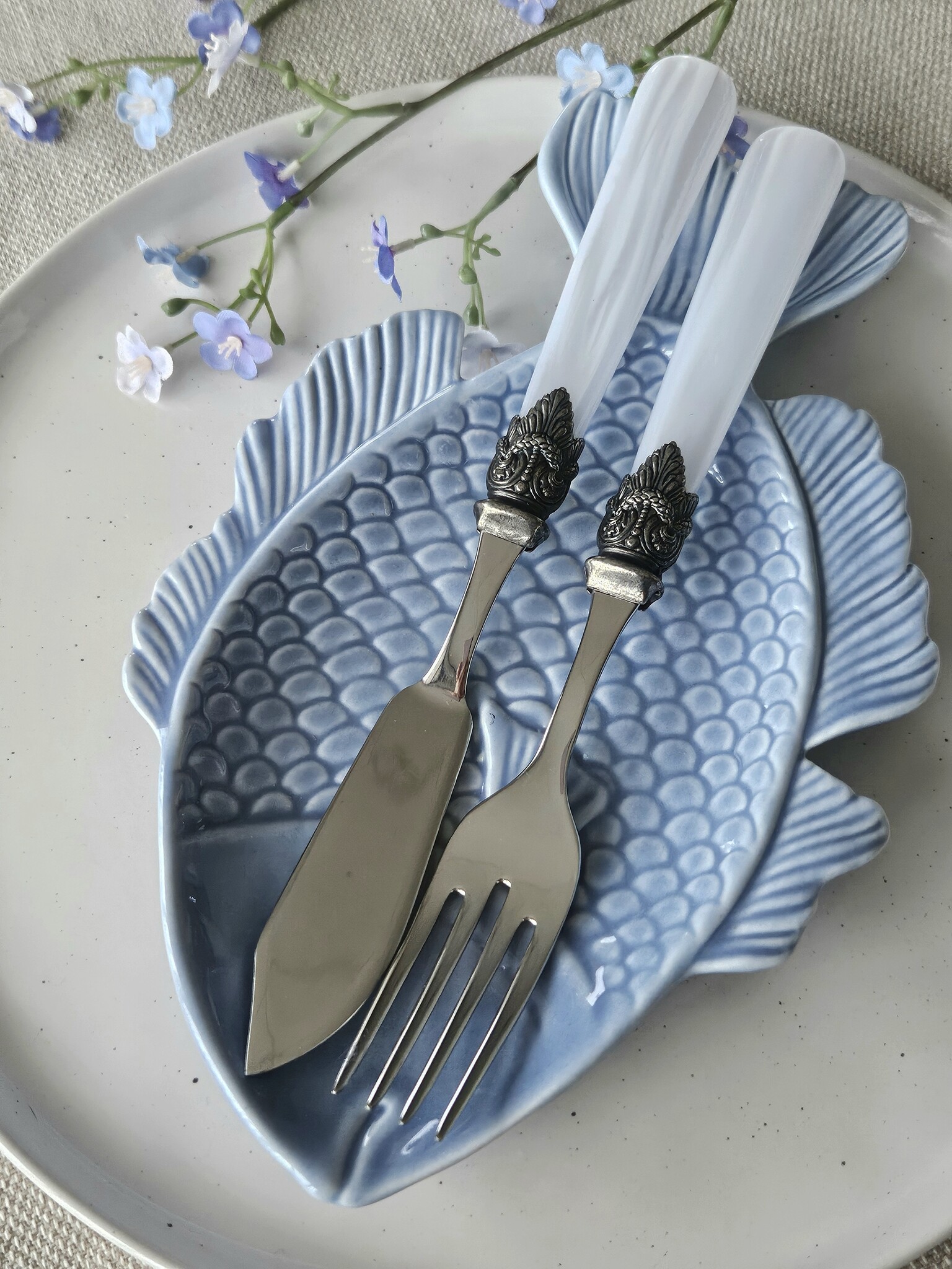 Ensemble de Couverts, Blanc (éclat nacré), pour le Poisson