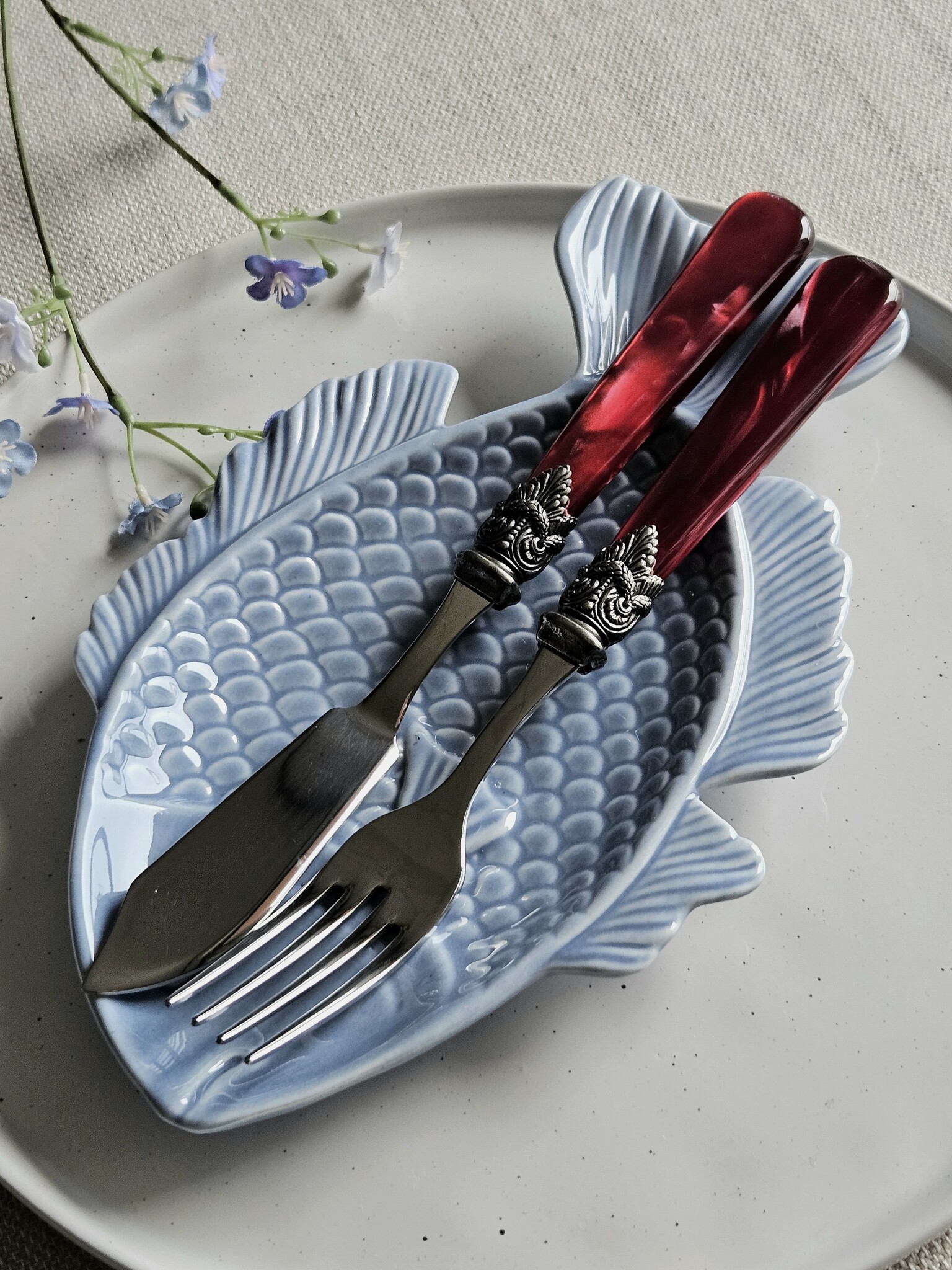 2-piece Fish Cutlery Set (fish knife, fish fork), Red with Mother of Pearl,  1 person