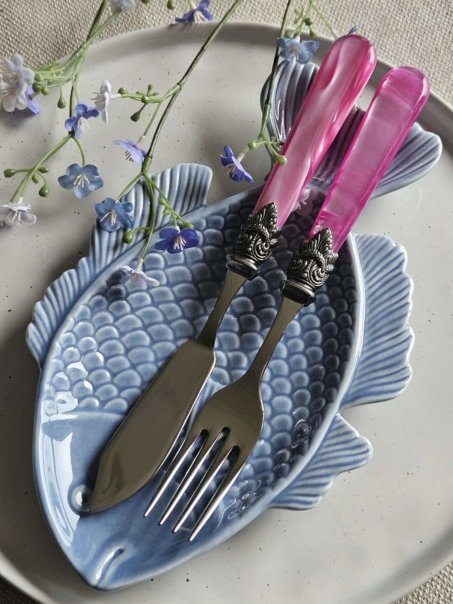 2-piece Fish Cutlery Set (fish knife, fish fork), Fuchsia with Mother of  Pearl, 1 person