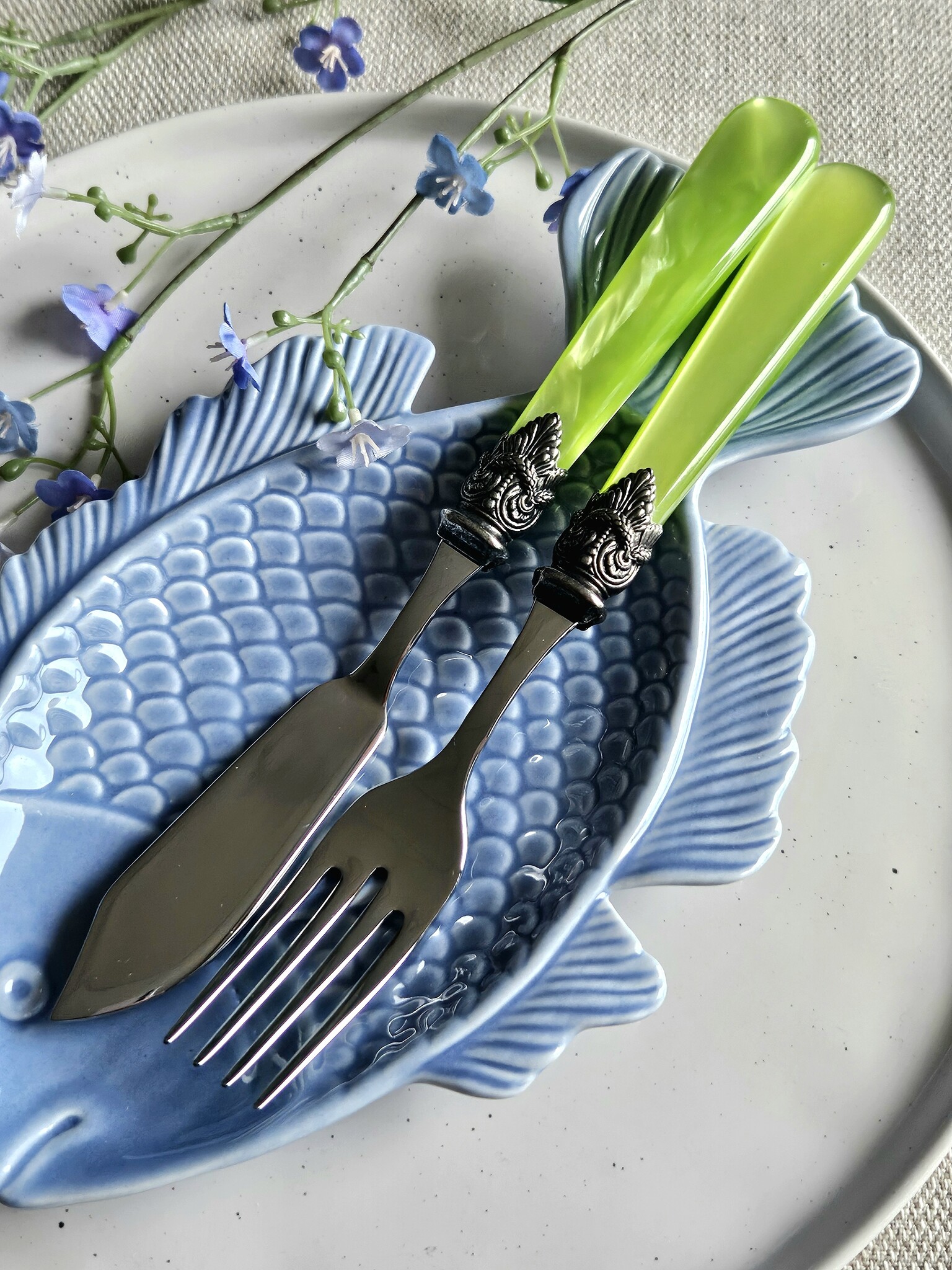 Ensemble de Couverts, Vert Clair (nacré), pour le Poisson