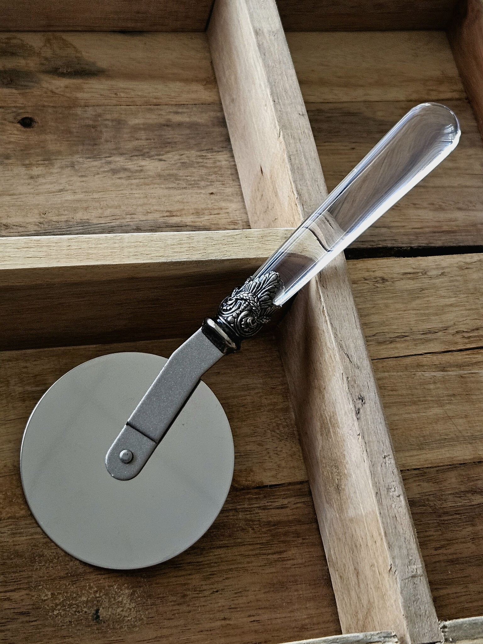 Pizza Cutter, with Transparent handle