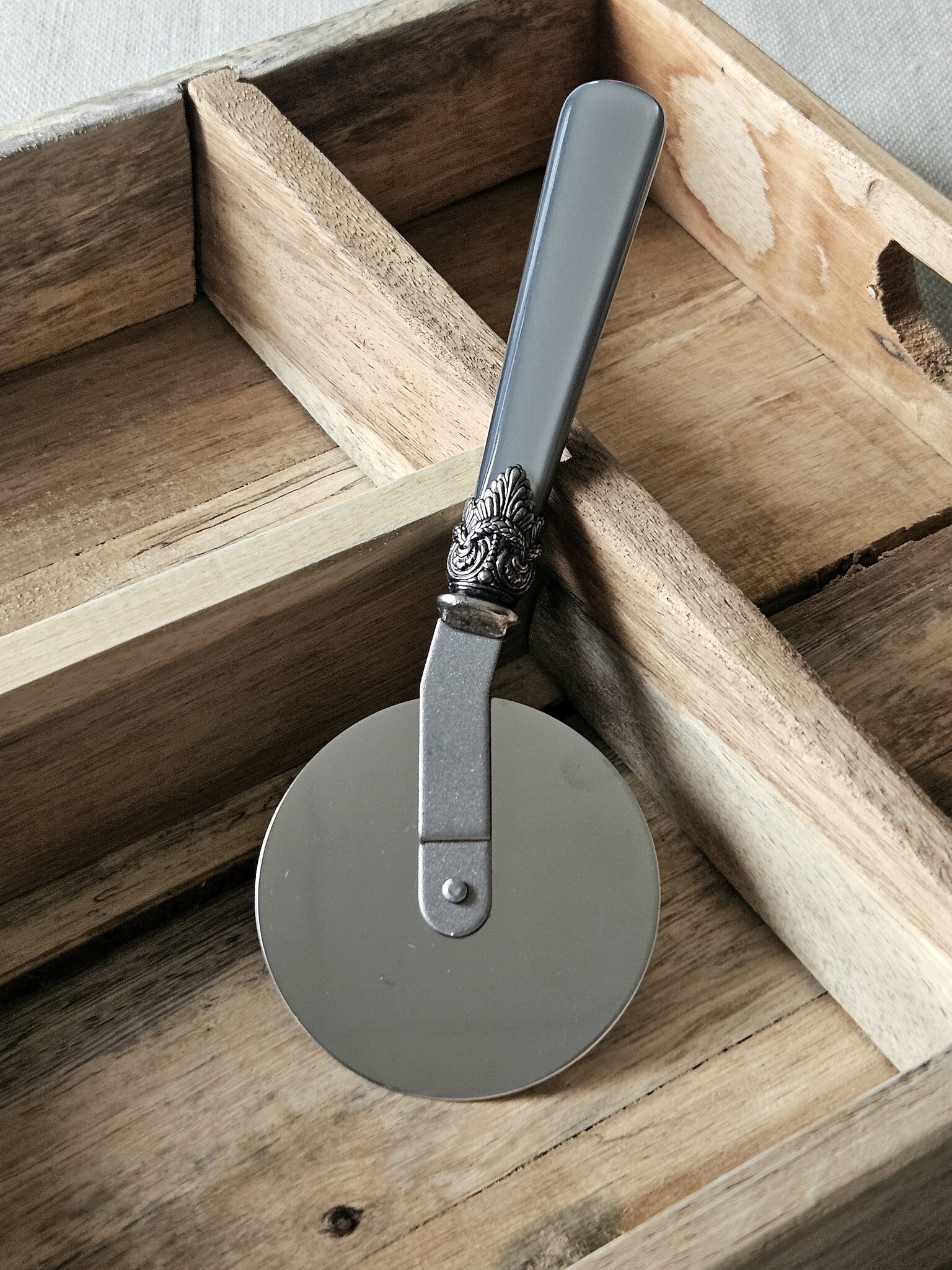 Pizzasnijder, met Grijs handvat (parelmoerglans)