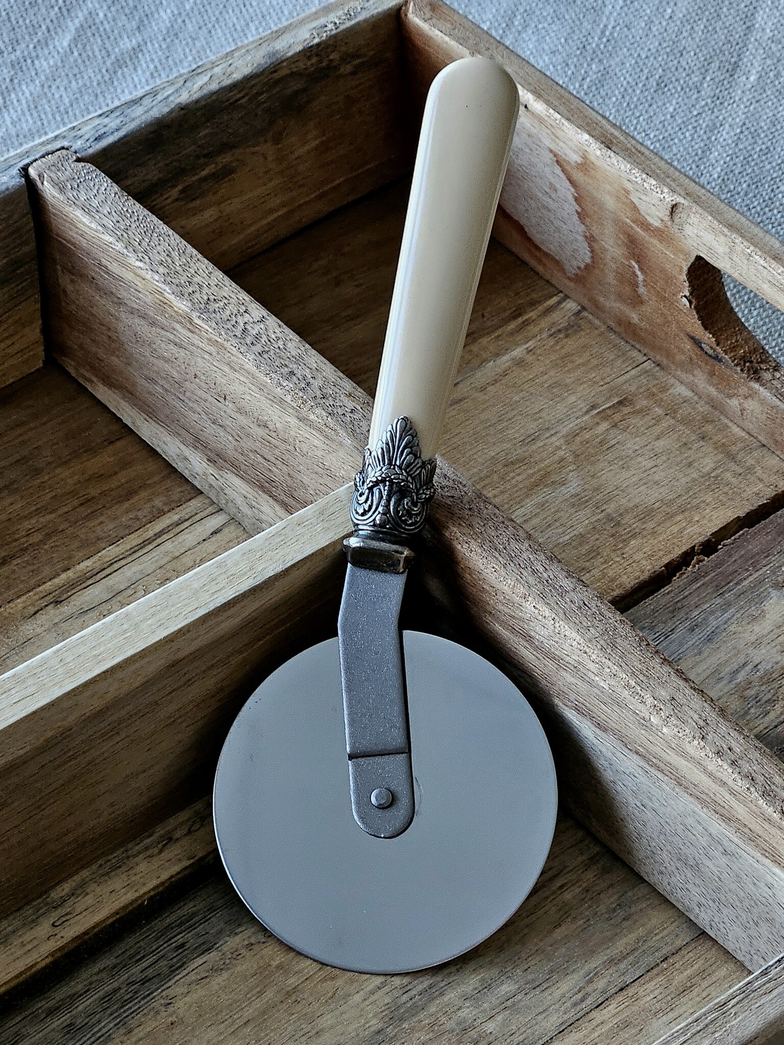 Pizza Cutter, with Ivory handle (plain)