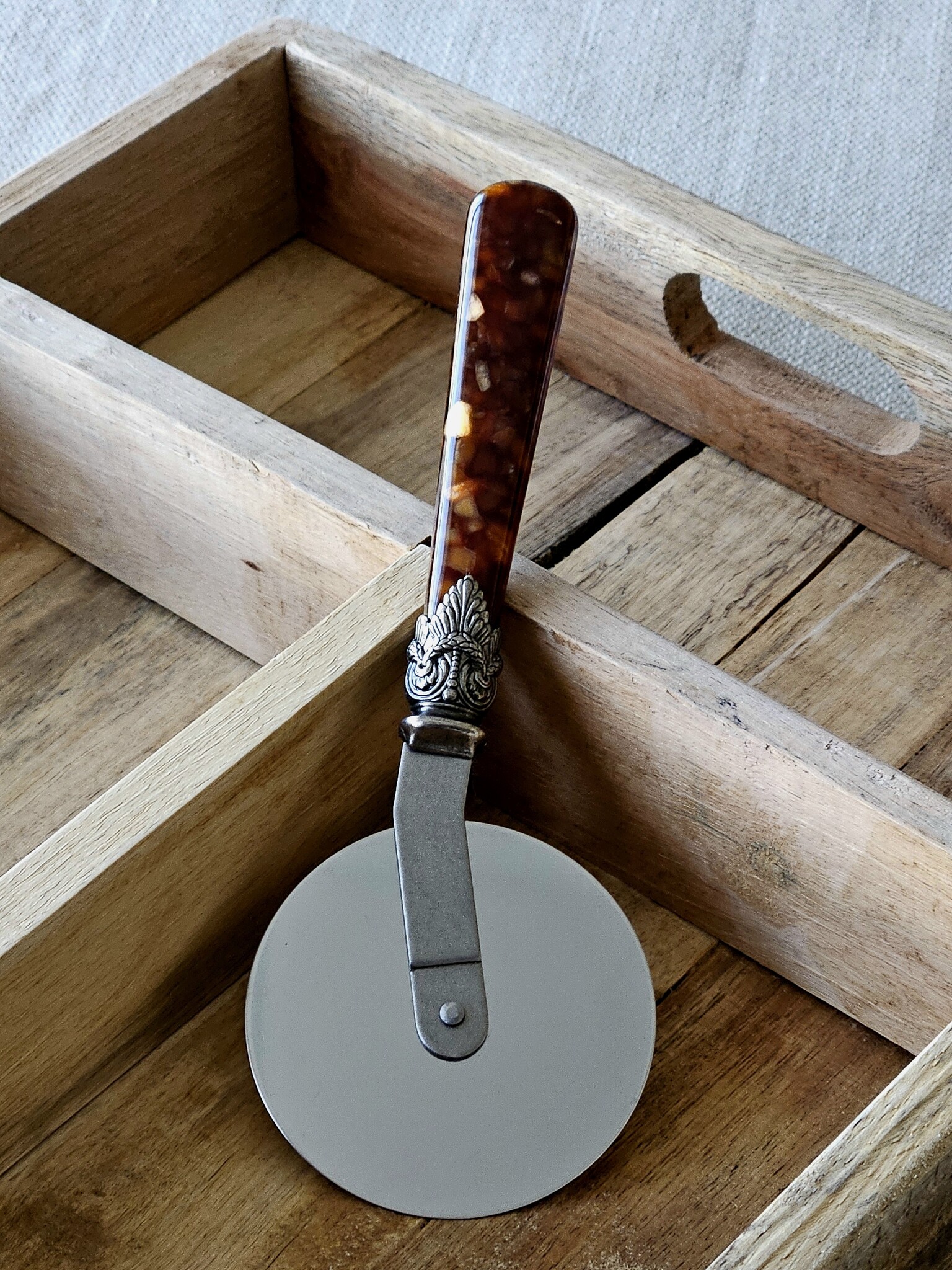 Coupe-Pizza, avec manche Marron (motif tortue)