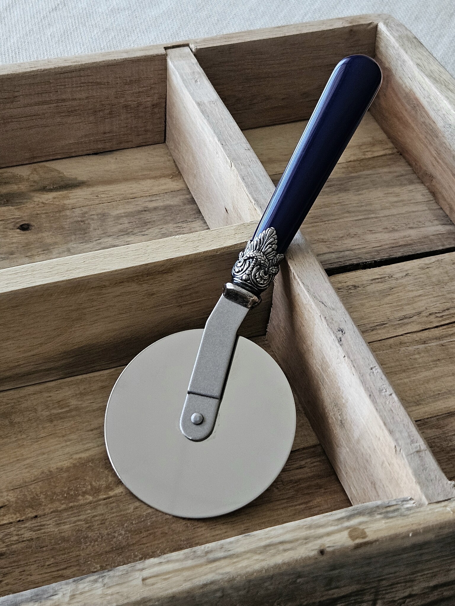 Pizza Cutter, with Blue handle (plain)