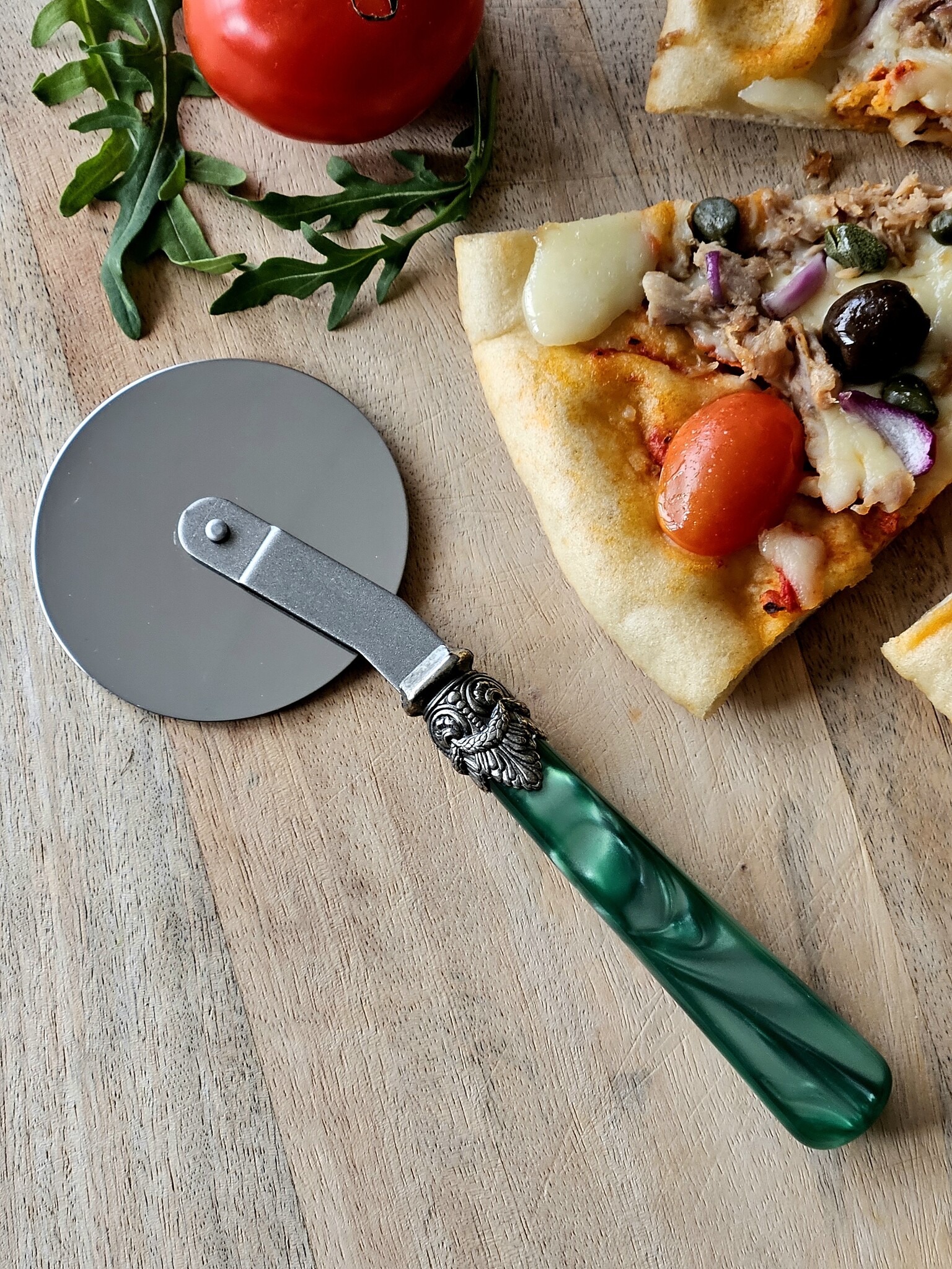 Pizza Cutter, with Green handle (mother-of-pearl sheen)