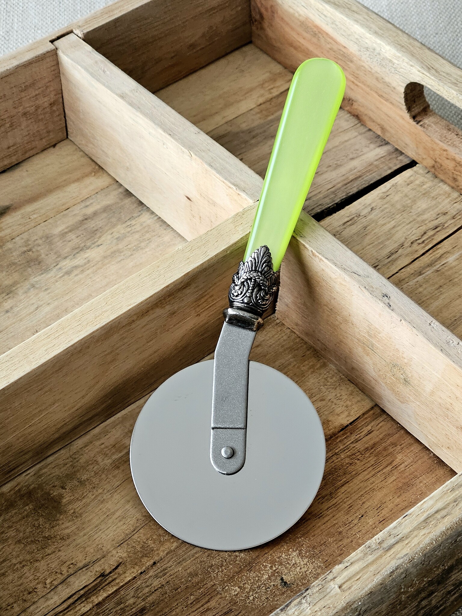 Pizzasnijder, met Lichtgroen handvat (parelmoerglans)