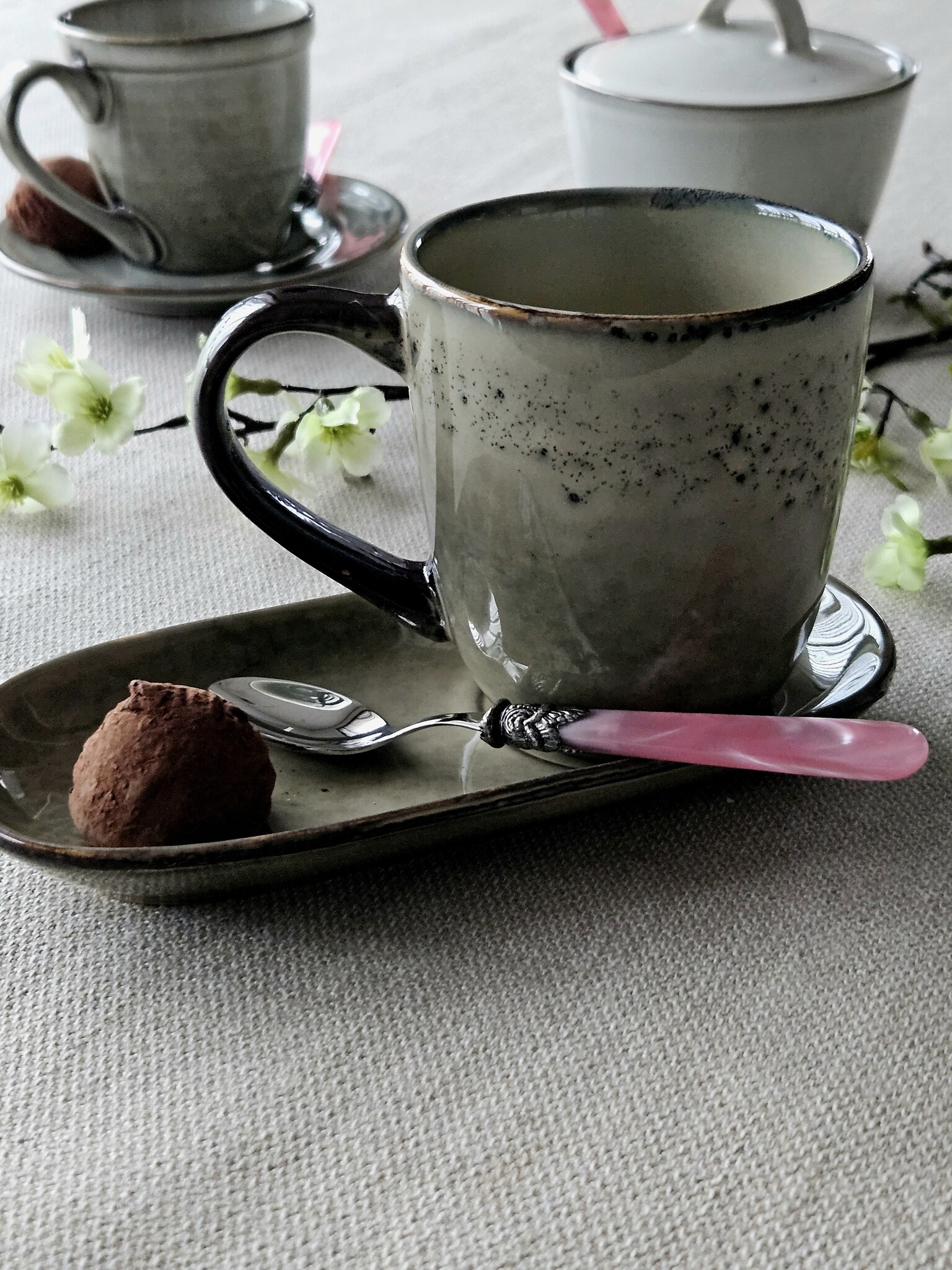 Teaspoon, small, with Pink handle (mother-of-pearl sheen)