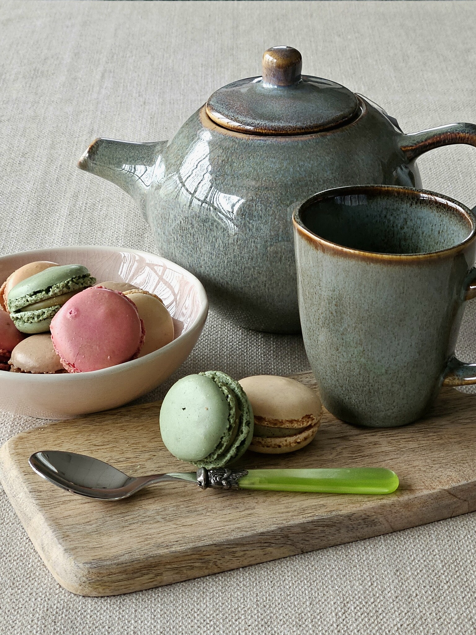 Teaspoon, with Light Green handle (mother-of-pearl sheen)