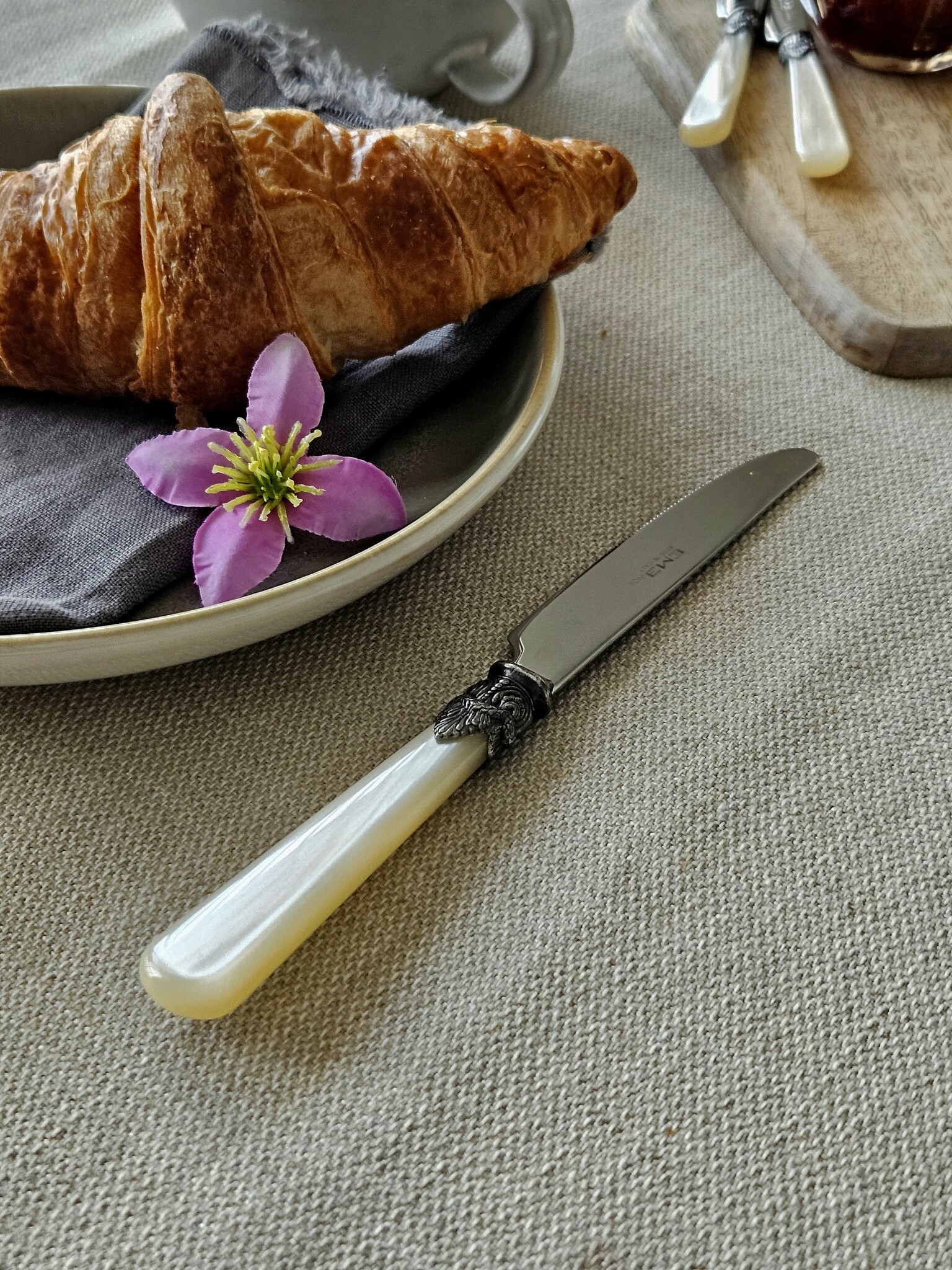 Knife, Ivory (mother-of-pearl sheen), Breakfast