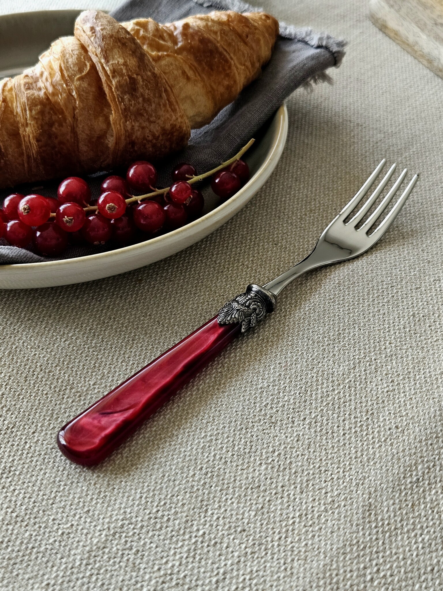 Tenedor, Rojo (nácar), Desayuno