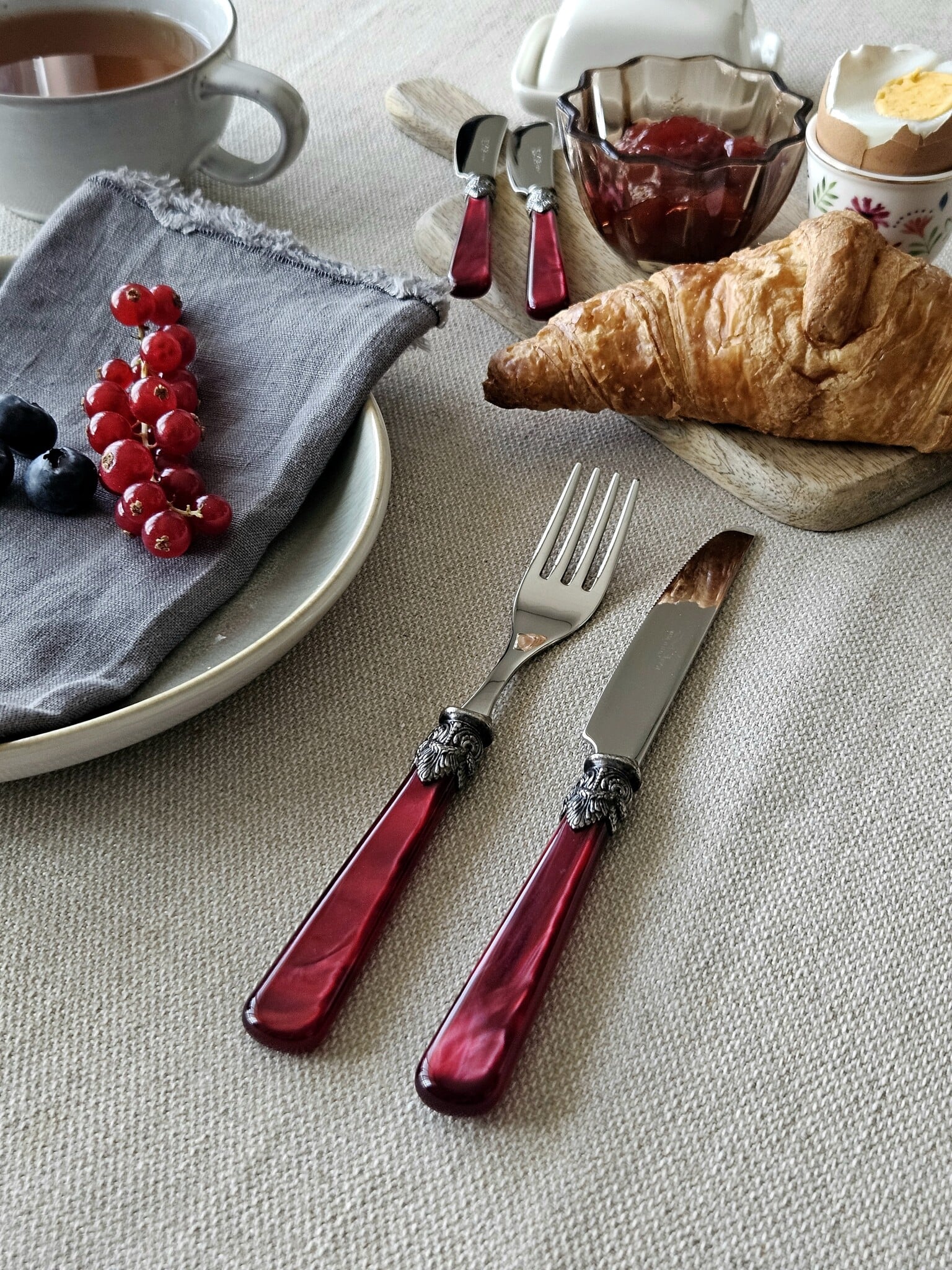 Tenedor, Rojo (nácar), Desayuno