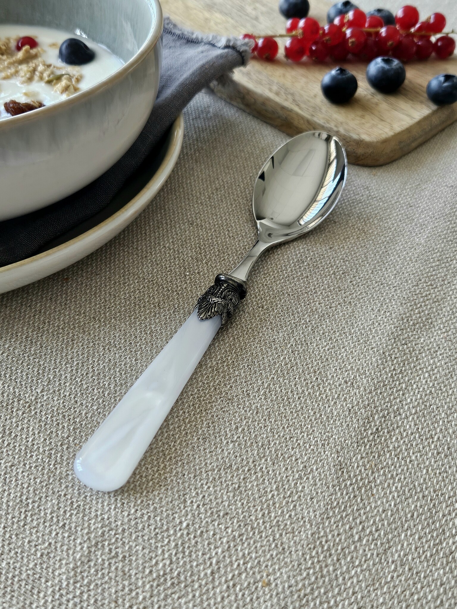 Spoon, White (mother-of-pearl sheen), Breakfast