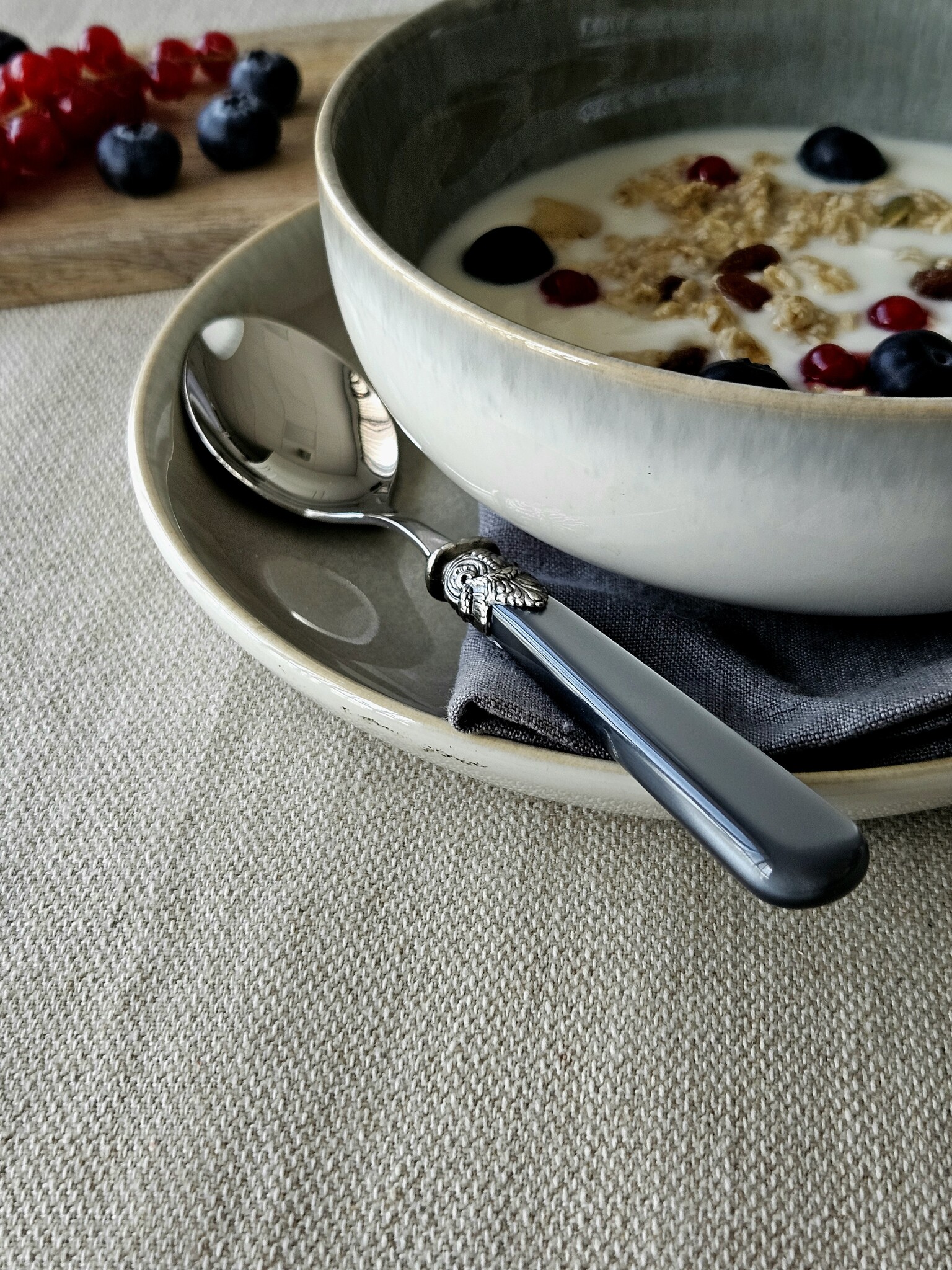 Spoon, Gray (mother-of-pearl sheen), Breakfast