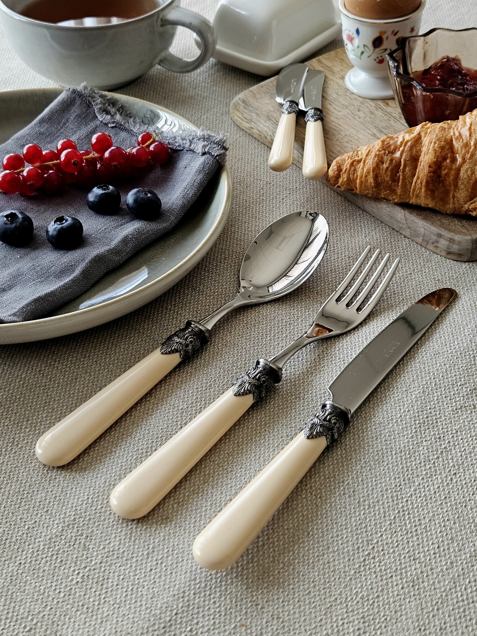 3-teiliges Besteckset, 1 Person, Elfenbein (matt), perfekt als Frühstücksbesteck