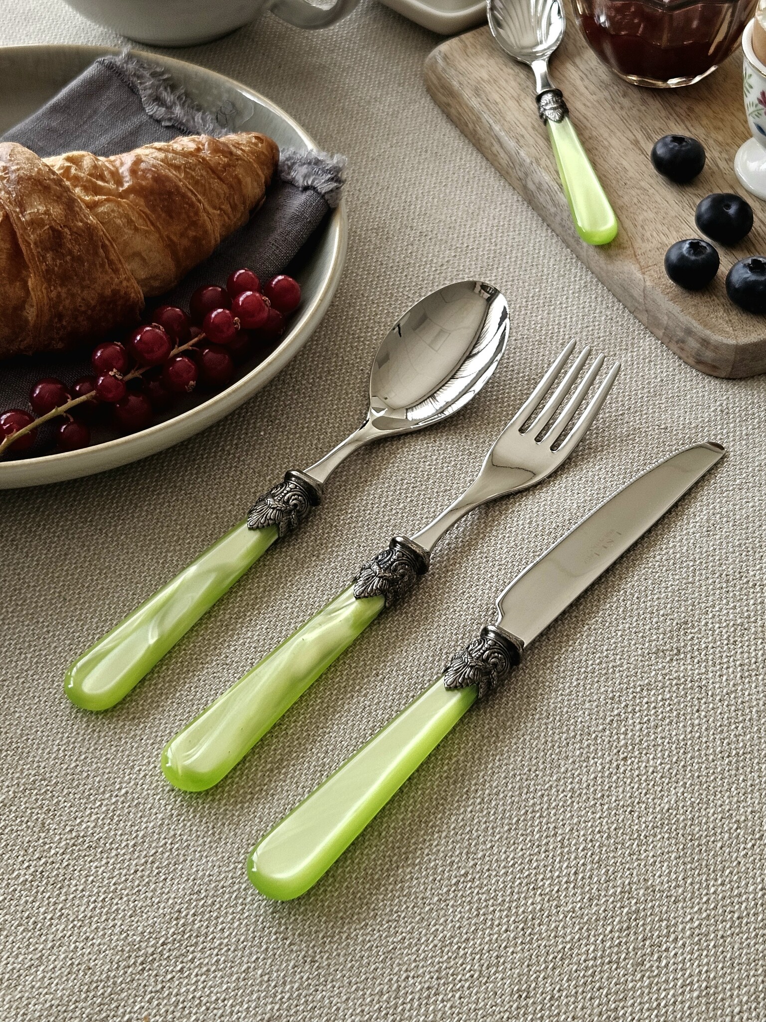 3-teiliges Besteckset, 1 Person, Hellgrün (perlmutt), perfekt als Frühstücksbesteck