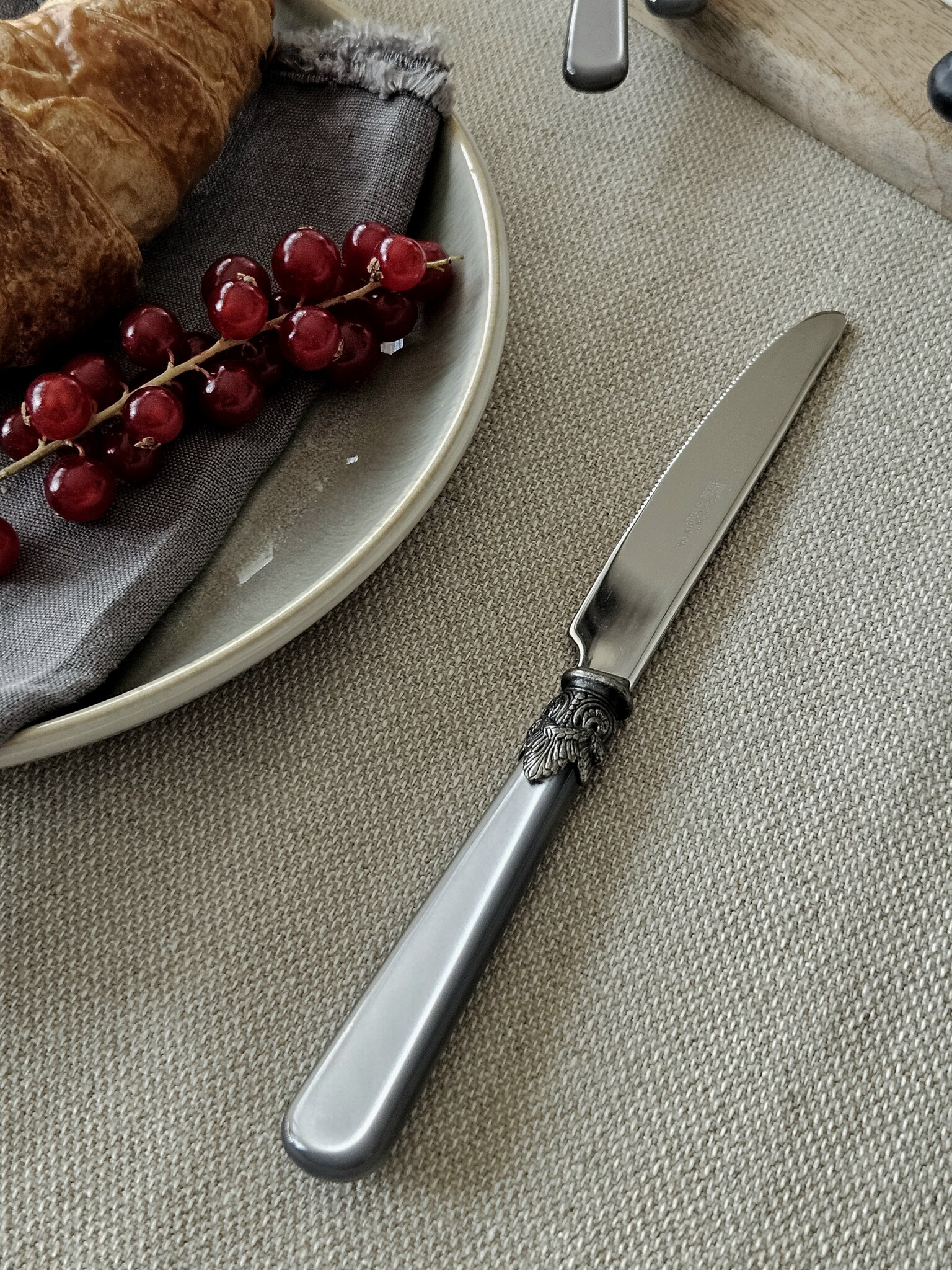 Cuchillo, Gris (nácar), Desayuno